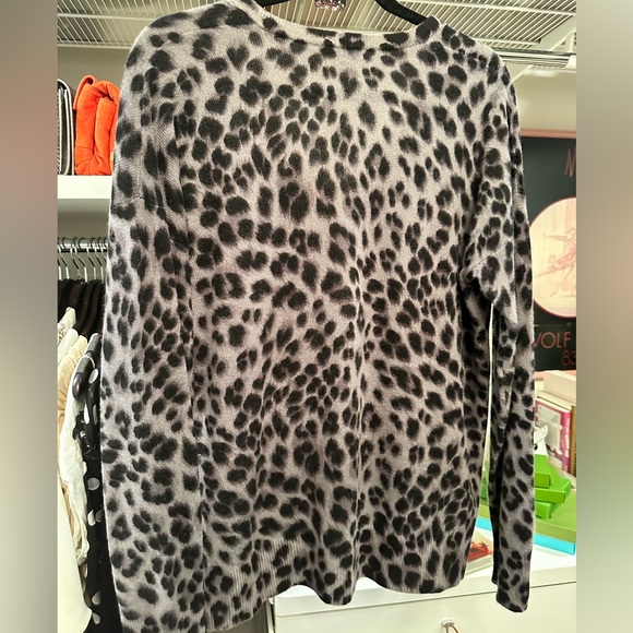 Equipment Animal Leopard Print 100% Cashmere Sweater in Gray Size Small EUC - Picture 4 of 4